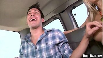 Preview 2 of Sexe Amateur Sur Un Parking - Straight stud gets convinced to have anal sex with a man