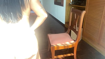 Preview 2 of Riding Womens - Madura de gran bot&iacute_n seduce al cambiarse de ropa
