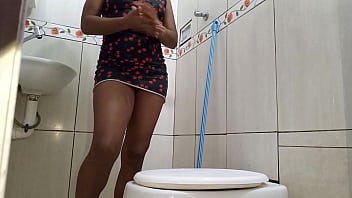 Preview 2 of Www Beautiful Xxx Girl Come - fodenu a empregada neguinha no banheiro