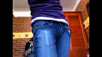 Preview 1 of Reena Sex - chica desnud&aacute_ndose para su novio por webcam