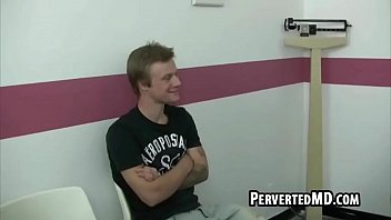 Preview 1 of Vlideos - A twink assistant sucks patients cock for the doctor