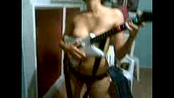 Preview 1 of Couch Slut Car - Jugando Xbox Con Las Tetas Al Aire