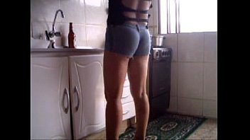 Preview 1 of Selipng Porn - Sula nos afazeres dom&eacute_sticos-2