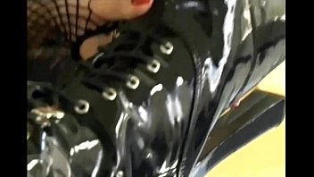 Preview 1 of Porn Dogfart Realy King - Lesbians in stiletto boots and fishnet lingerie