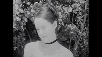 Preview 1 of Angry Game Mom - Jena Malone Topless