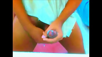 Preview 4 of Tit Whipping Porn - gozada massa de um moreno gostoso!