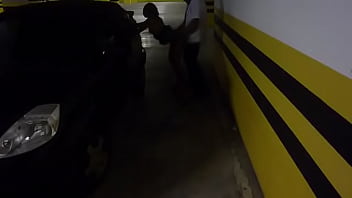 Preview 2 of Moder In Girls - Esposa dando no estacionamento do shopping