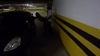 Preview 1 of Moder In Girls - Esposa dando no estacionamento do shopping