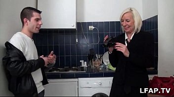 Preview 1 of Xnxx45 - Cougar francaise se tape un petit jeune pour sa sexetape
