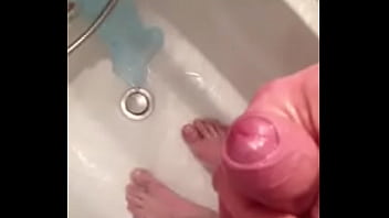 Preview 2 of Nuru Deauxma - Pisse sous la douche