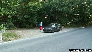 Preview 1 of Gabi Bbw Brazilian - Old bitch gets nailed in the car by a stranger