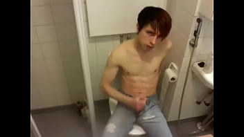 Preview 2 of Daryl Bannah - Boy - quick jerk-off in jeans