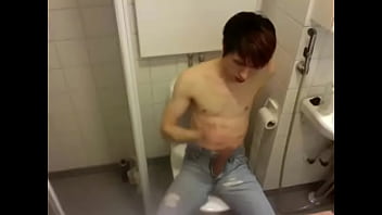 Preview 3 of Daryl Bannah - Boy - quick jerk-off in jeans