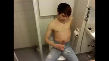 Preview 4 of Daryl Bannah - Boy - quick jerk-off in jeans