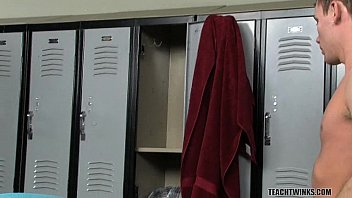 Preview 1 of Sunny Leone Ki Picture Hindi Mai - Always In The Locker Room