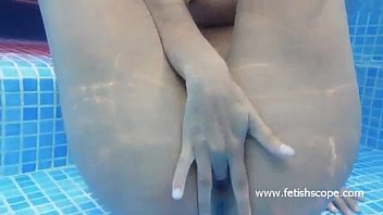 Preview 2 of 3 Jari Masuk - Underwater kinky shaved pussy masturbation