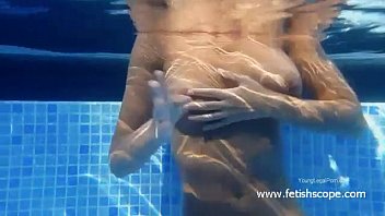 Preview 4 of 3 Jari Masuk - Underwater kinky shaved pussy masturbation