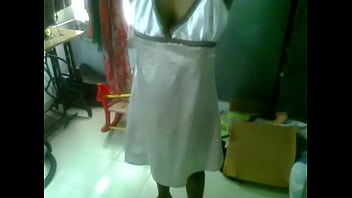Preview 2 of Hot Couples Fucking Home - Mallu aunty removing teashirt