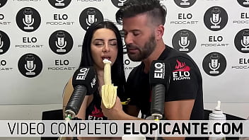 Preview 2 of Kuiet Girl Sex Video - ALMENDRA CHUPA LA BANANA CON CREMA DE ELO PODCAST