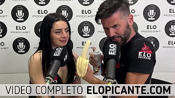 Preview 1 of Kuiet Girl Sex Video - ALMENDRA CHUPA LA BANANA CON CREMA DE ELO PODCAST