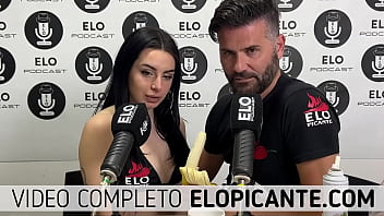 Preview 4 of Kuiet Girl Sex Video - ALMENDRA CHUPA LA BANANA CON CREMA DE ELO PODCAST