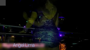 Preview 1 of Ponr Xxx8sal - Angel Lima sem calcinha na balada