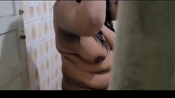 Preview 1 of Sani Livone Xxx Video - Madrasta flagrada tomando banho e acaba fudendo com enteado