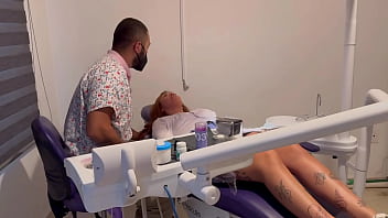 Preview 1 of American Anty Sex Vidios - SEDUCIENDO AL DENTISTA