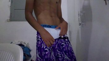Preview 2 of Yumi Be Phonefrog - Magrinho Gostoso Batendo Punheta