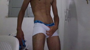Preview 3 of Yumi Be Phonefrog - Magrinho Gostoso Batendo Punheta