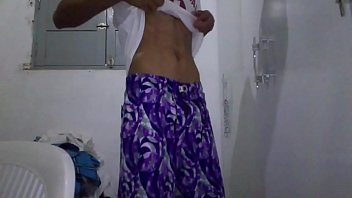 Preview 1 of Yumi Be Phonefrog - Magrinho Gostoso Batendo Punheta