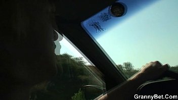 Preview 1 of Indian Porn Teen Sex - He bangs this old whore on the grass
