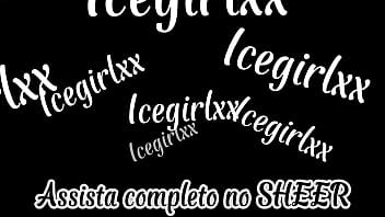 Preview 4 of Incest Mere - A loira chegou de viagem na casa do amigo e ja foi tomar seu leitinho. Deixa eu sentar na sua cara amigo querido - Boquete Invertido | Assista completo no SHEER