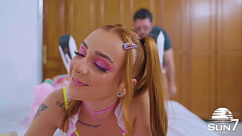 Preview 1 of Anal Hotmom - Safado n&atilde_o aguenta de tes&atilde_o e vai foder a ruivinha