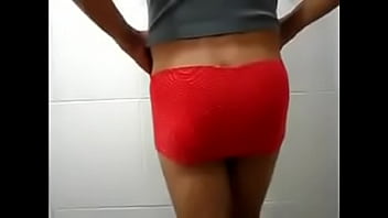 Preview 1 of Zura Manje - Exibindo de micro saia e micro fio dental (20130201a) cdspbisexual