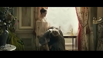 Preview 1 of Fat Hd Ass Clean Up - L&eacute_a Seydoux - Les adieux &agrave_ la reine Sex Scene