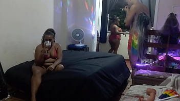Preview 2 of Out Sceen - Fiquei pelado na festa todo babado com v&aacute_rias mulheres