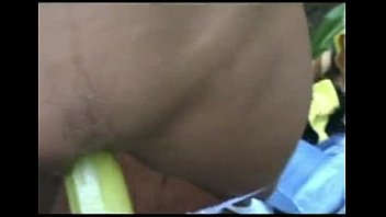 Preview 2 of Bra Zza - minha mina e a banana