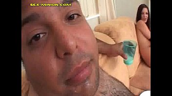 Preview 2 of Mauth Xx Vidio - Brunette Babe Gives Oral To Fat Guy