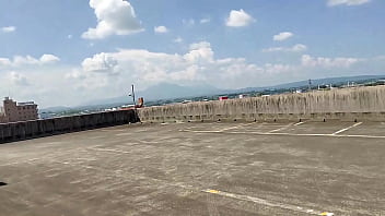 Preview 3 of Poran With Driver - A frustrated married woman masturbates with her legs open and her breasts exposed in an outdoor parking lot：The full video is&rarr_https://www.xvideos.red/channels/aika-frau