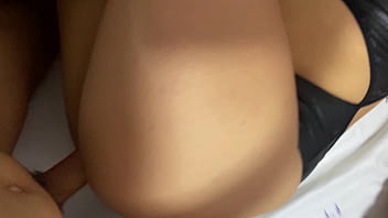 Preview 3 of Dog Sex Video Dog Xxx Com - Encuentro a mi hermanastra tom&aacute_ndose fotos sexy y me pregunto si quer&iacute_a tocarle el culo