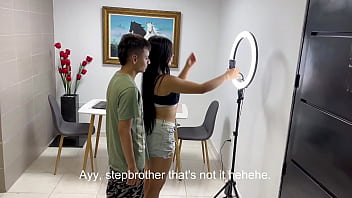 Preview 2 of Bangladeshi Tv Aktros Mahe Xnxx - Le ayudo a mi peque&ntilde_a hermanastra con sus redes sociales y termino follandomela duro por el culo. H.L.