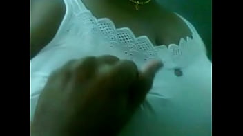 Preview 2 of Chica Mini Falda - mallu aunty showing boobs and ass