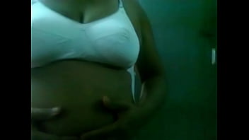Preview 3 of Chica Mini Falda - mallu aunty showing boobs and ass
