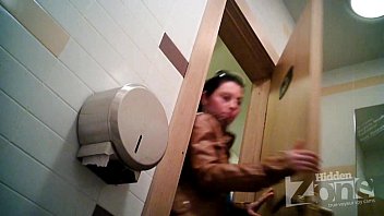 Preview 3 of Xxxx 4porn - This girl vagina as a mare. Big and fleshy.