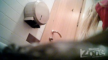 Preview 4 of Tamil Sri Diviya Sex Vidios - Glamorous babe changed the tampon