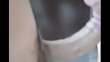 Preview 2 of Grals Video - cara chupando o pau do namorado