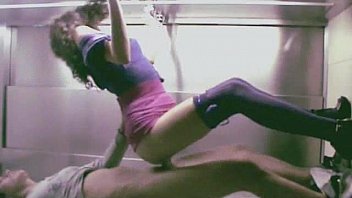 Preview 4 of Mom Discovery - Melody petite - Cogiendo en el Elevador muy rico