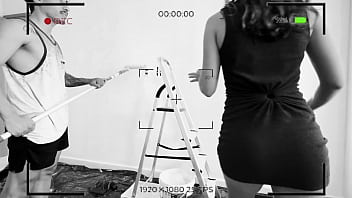 Preview 1 of Pouring Oil In Ass Hole - Marido saiu pra trabalhar e eu dei pro Pintor