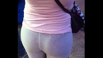 Preview 3 of Brazilian Kelly Butt - Culo en calzas esperando el colectivo